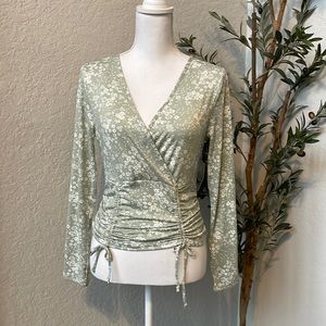 No Boundaries Juniors size green and white floral top w/ ties NEW